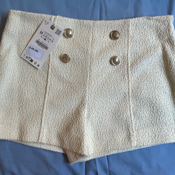 STRUCTURED SHORT SLEEVES BLAZER AND TEXTURED SHORT WITH GOLD BOTTONS - Picture 3 of 7